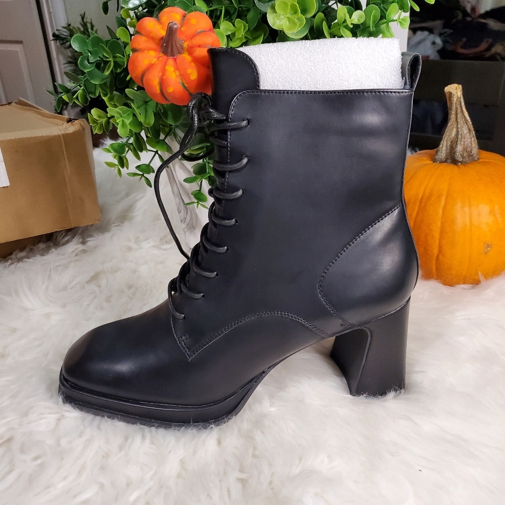 Journee Collection Kalindi Lace-Up Ankle Boots Black Size 8.5Journee Collection